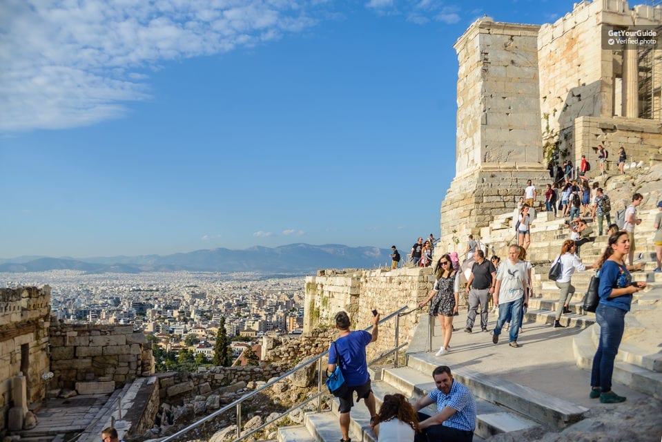 Walking tours up to the Acropolis